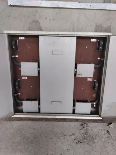 Quadro de luz para 4 medido.
