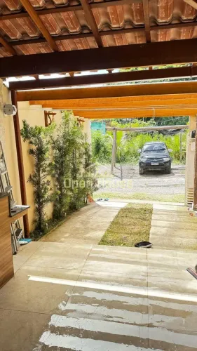 Casa à venda com piscina e suíte, KM5, Pinheiral, RJ