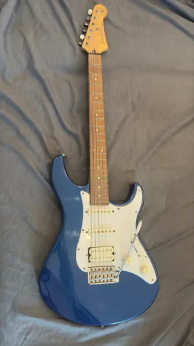 Guitarra Yamaha Pacífica PAC012