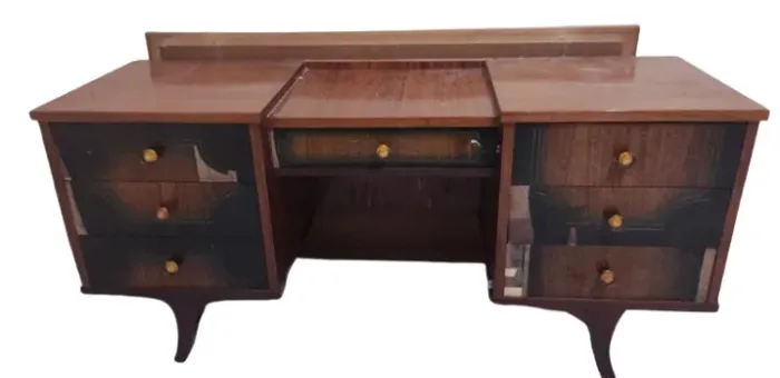 Penteadeira Antiga de Madeira com 7 Gavetas - Ótima para Restauração ou Decoração Vintage