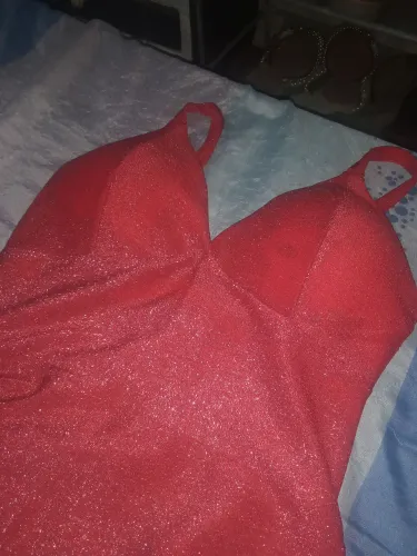 vestido justo com brilho , com bojo 