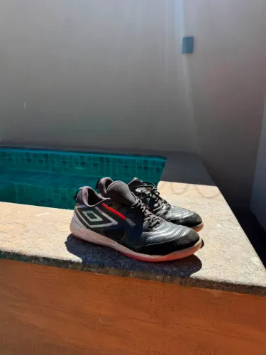 ? Vendo Umbro Pro 5 Original - Estado de Novo