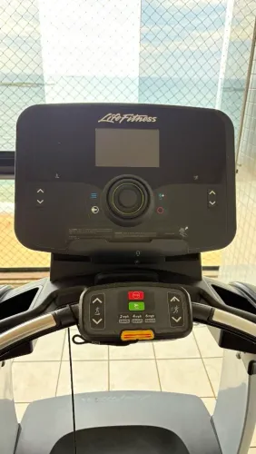 Esteira Life Fitness SL