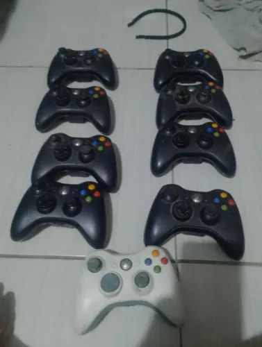 Lote de nove controles originais de xbox360 para restaurar