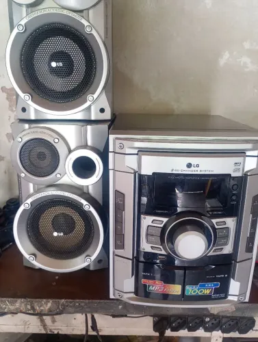 s da Sony com 100 watts de potência com caixa