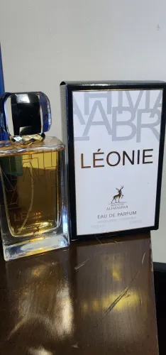 Perfume léone. (Libre)