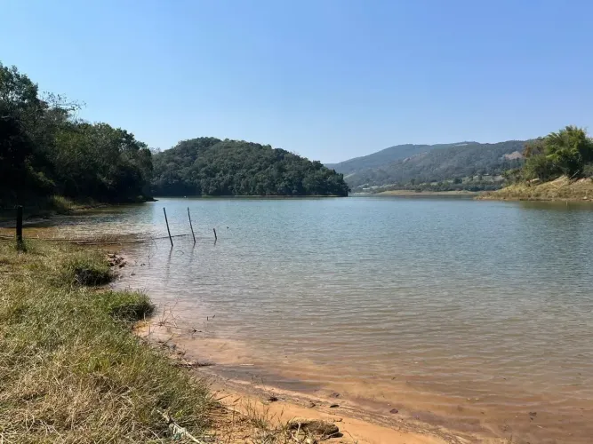 Terreno Perfeito para Investimento / Não e Loteamento / Vista e Acesso