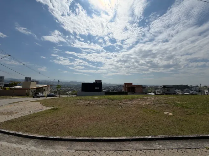 Terras Alpha frente para área de lazer