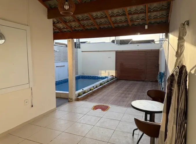 Casa mobiliada com piscina