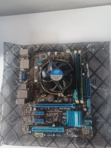 Placa Mãe com Processador e Memoria