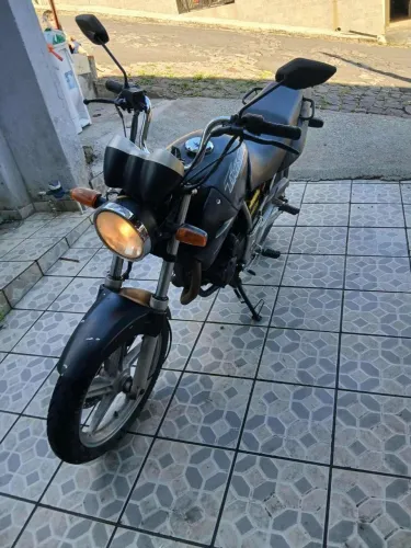 Vendece moto tuister ano e modelo 2002 !!!