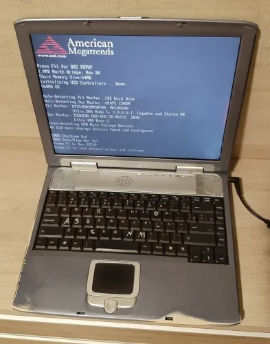 Notebook ECS PCCHIPS A530 antigo relíquia retro vintage