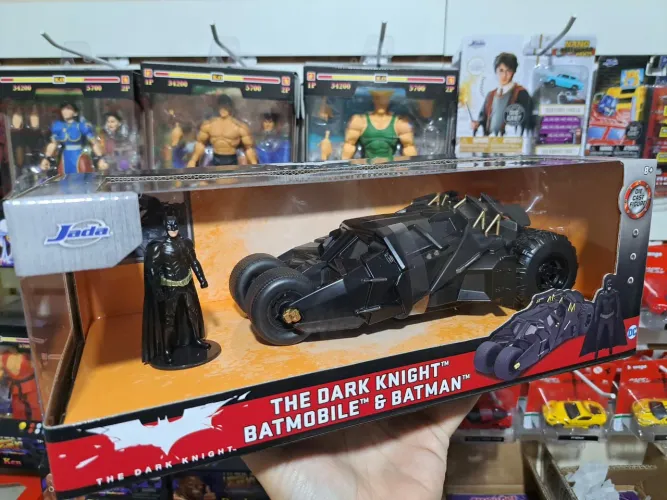 Miniatura Batmóvel Tumbler Com Batman Filme Dark Knight 1:24 Jada Toys Metal Lacrado