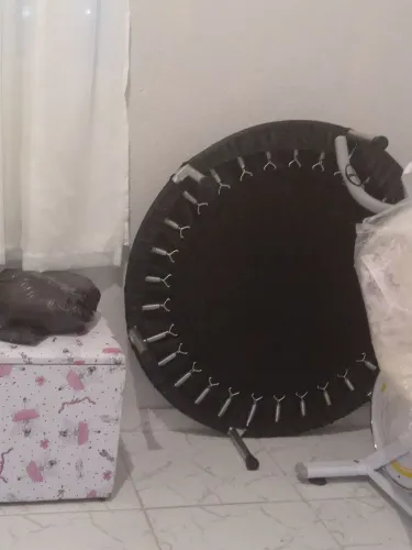 Cama elástica em ótimo estado 