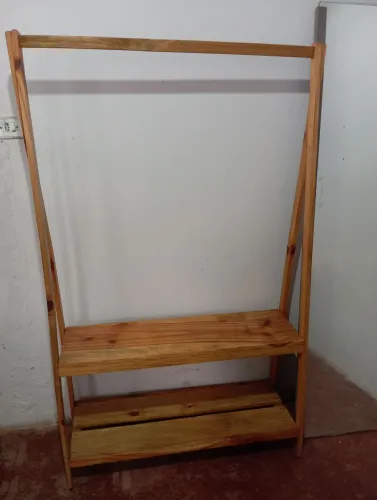 Arara de roupas praticamente novo