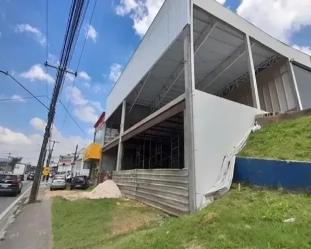 Ponto Comercial 650m2 na Rod. Tancredo Neves, Serpa, Caieiras