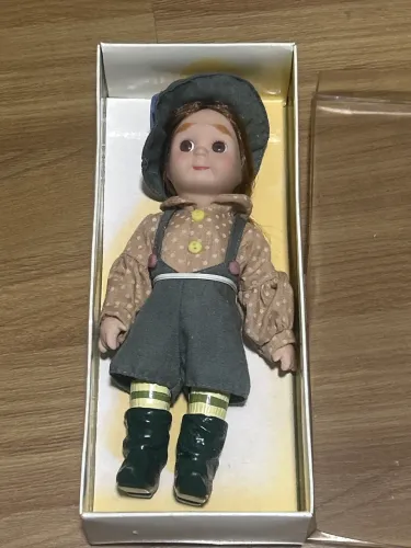 Boneco de porcelana - sapateiro dos elfos