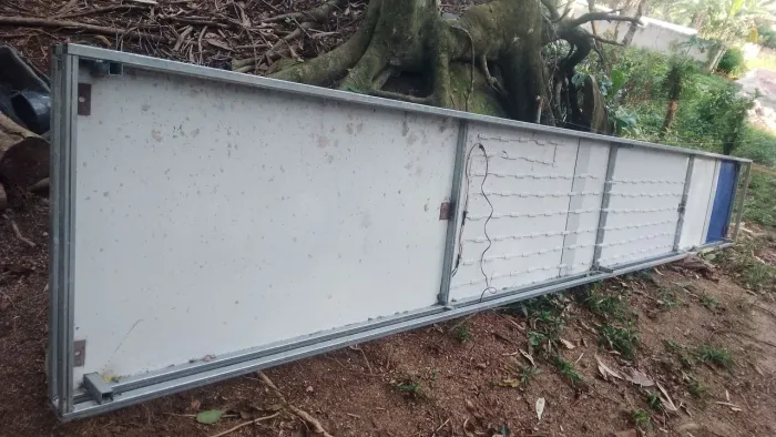 Estrutura para publicidade de fachada de loja