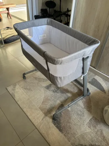 Berço de acoplar a cama a voyage