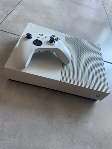 Vendo Xbox one S usado