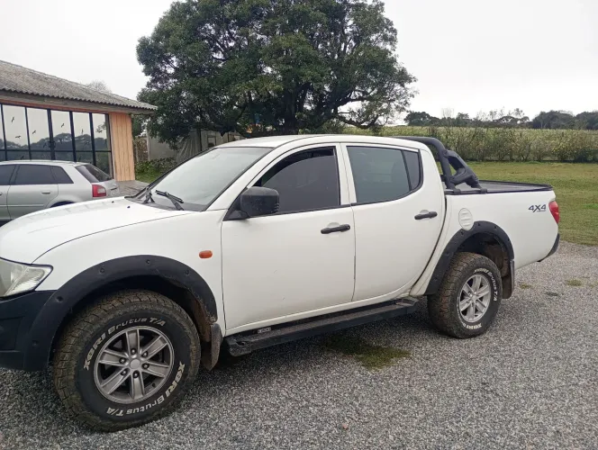 Mitsubishi L200 Triton GL 3.2 CD TB Int. Dies. Mec. 2017