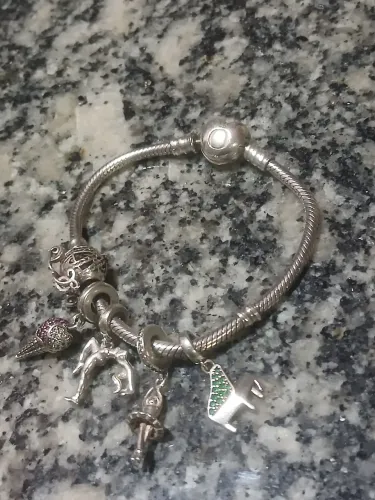 Pulseira Pandora seminova
