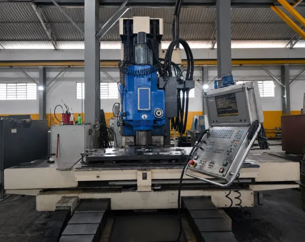 Máquina usinagem cnc Fresadora Makino 