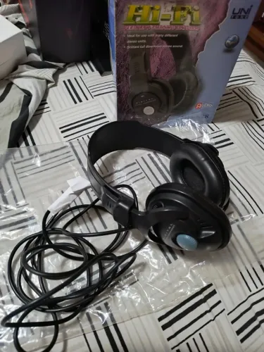 Fone De Ouvido Headphone CSR HD-828 Cabo Longo Na Caixa