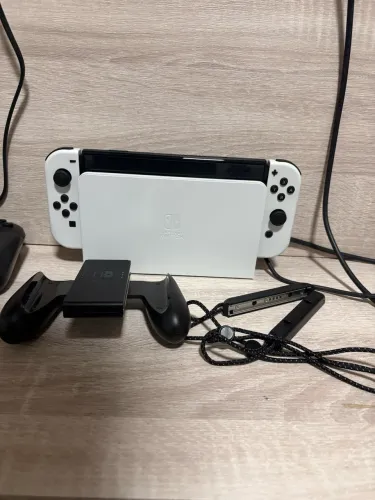 Nintendo Switch OLed branco 64gb