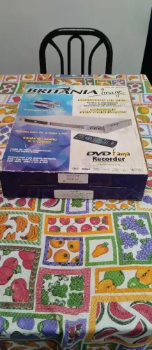 Britânia Gravador de DVD e Karaokê com pontuação.