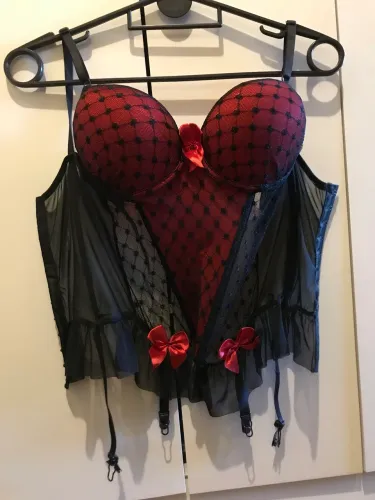 Corselet renda preto e vermelho. Novo!