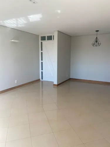 Apartamento para aluguel possui 117 metros quadrados com 3 quartos