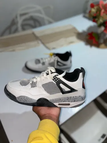 Tênis Air Jordan 4 - Tamanho 42 (Forma Grande) - Novo