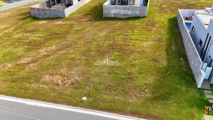 Lote de esquina no Jardins Nápoles com 390,00 m² - Entrada de apenas R$ 23.400,00