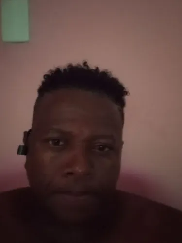 Ajudante de pedreiro e eletricista 