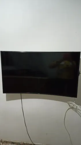 Smart TV 4K Samsung 49 curva. (COM DEFEITO)