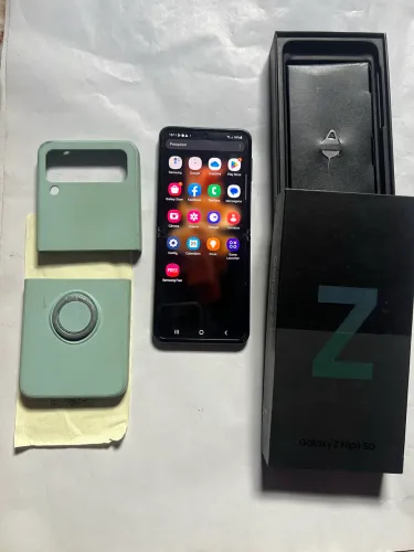 Samsung Galaxy Z Flip 3 5G R$600,00 leia descrição