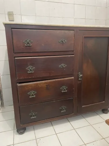 Cômoda Antiga em Madeira Maciça com Tampo de Mármore - 4 Gavetas e 1 Porta