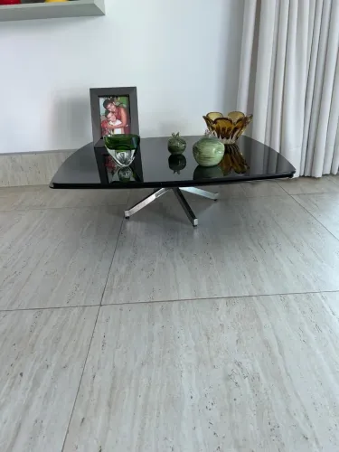 Mesa com vidro espelhado