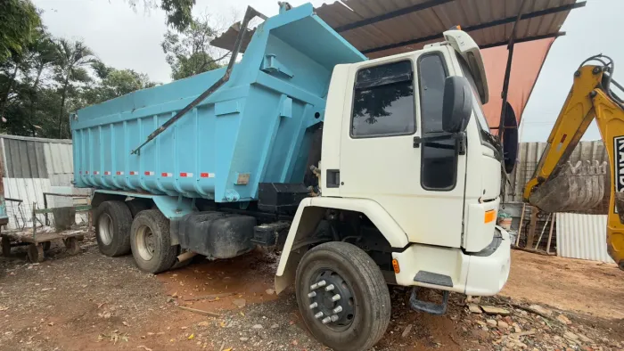 Caminhão caçamba basculante 6x4 ford cargo 2425