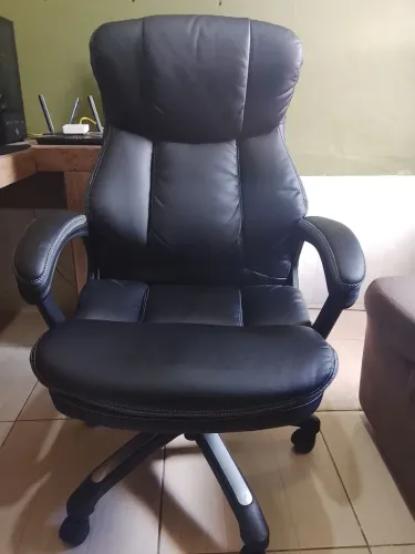 Mesa e cadeira de escritório