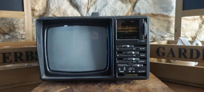 Mini TV PeB, vhf/uhf, portatil com rádio am/fm
