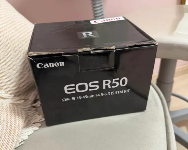 Canon R50