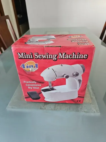 Mini Máquina de costura R$ 59,00