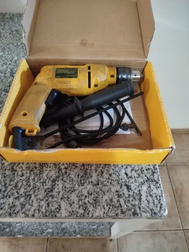 Parafusadeira De walt modelo DW502 B2
