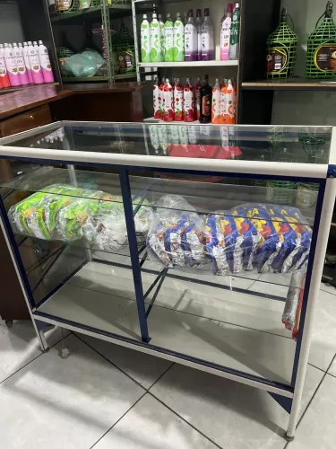 Balcão expositor de doces e salgadinhos 