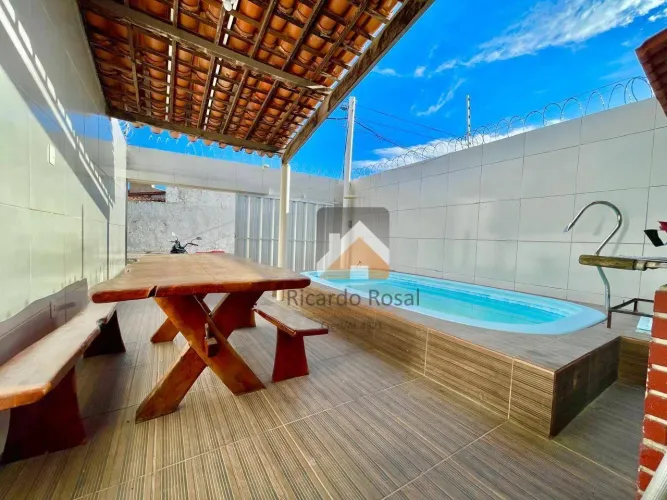 Casa na Barra de São Miguel c/ 4 quartos, 2 banheiros e piscina!!!