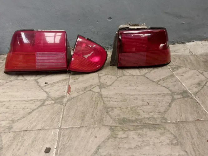 Vende-se Jogo de lanterna Ford Escort original Zetec 97
