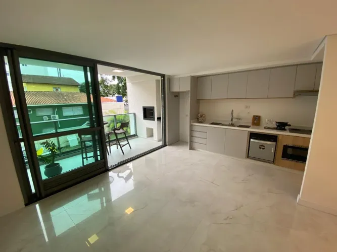 Apartamento à venda nas Mercês: 2 suítes, 85 m²