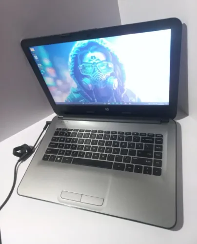 Notebook HP Pavilion Radeon R2 1.80GHz 4GB RAM 288GB SSD 14